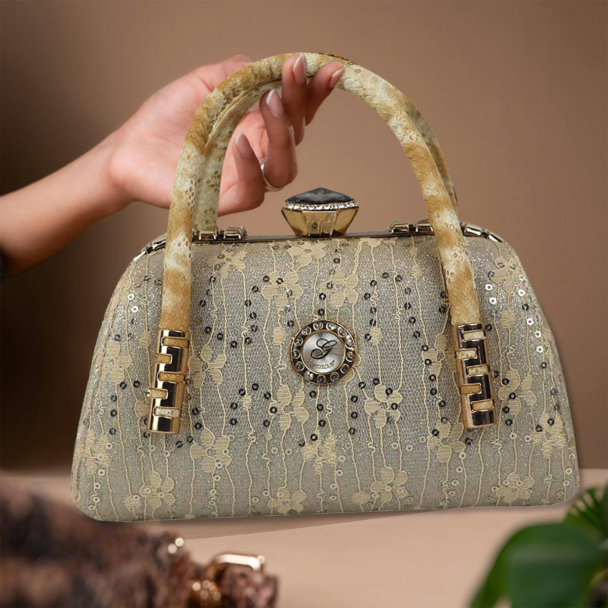 Golden Glam Luxe Handbag – Vintage-Inspired Embellished Purse