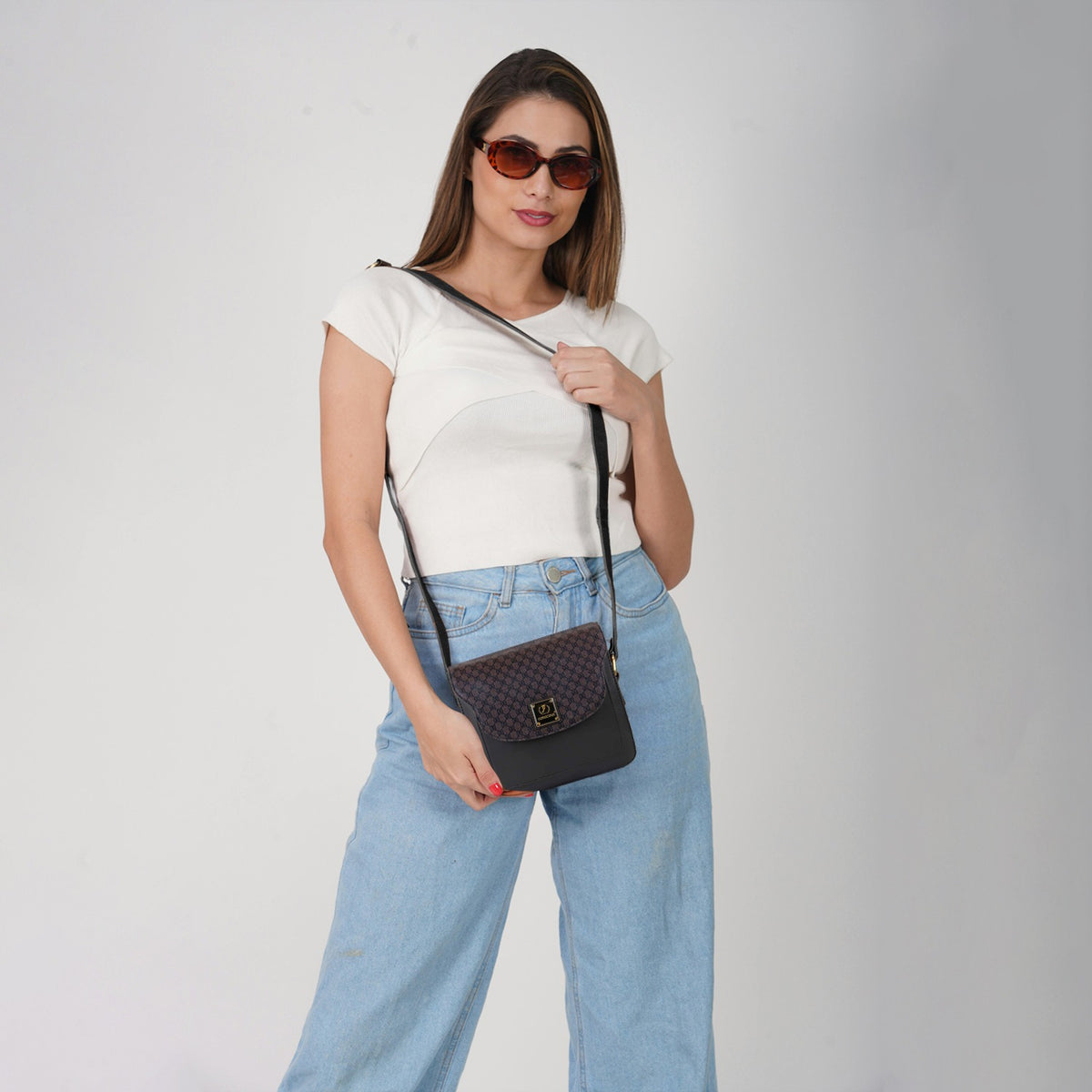 Fashionably Hands-Free: Trendy Women's Sling Bag with Crossbody Strap