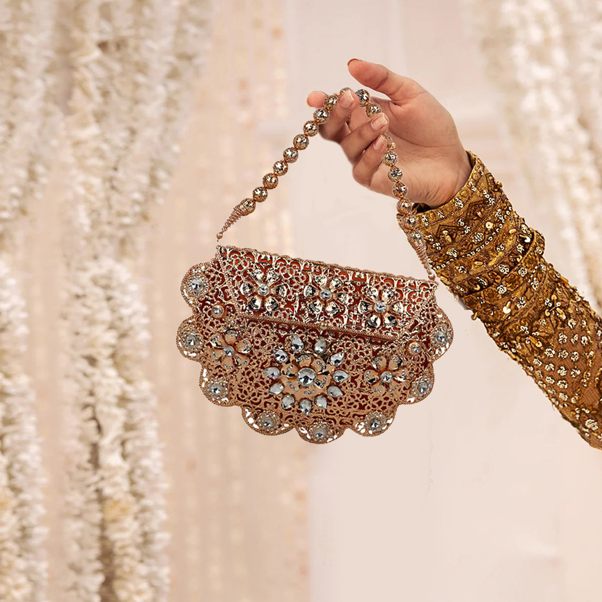 Luxury Gold Metal Clutch with Crystal Embellishments – Elegant Party & Wedding Bag