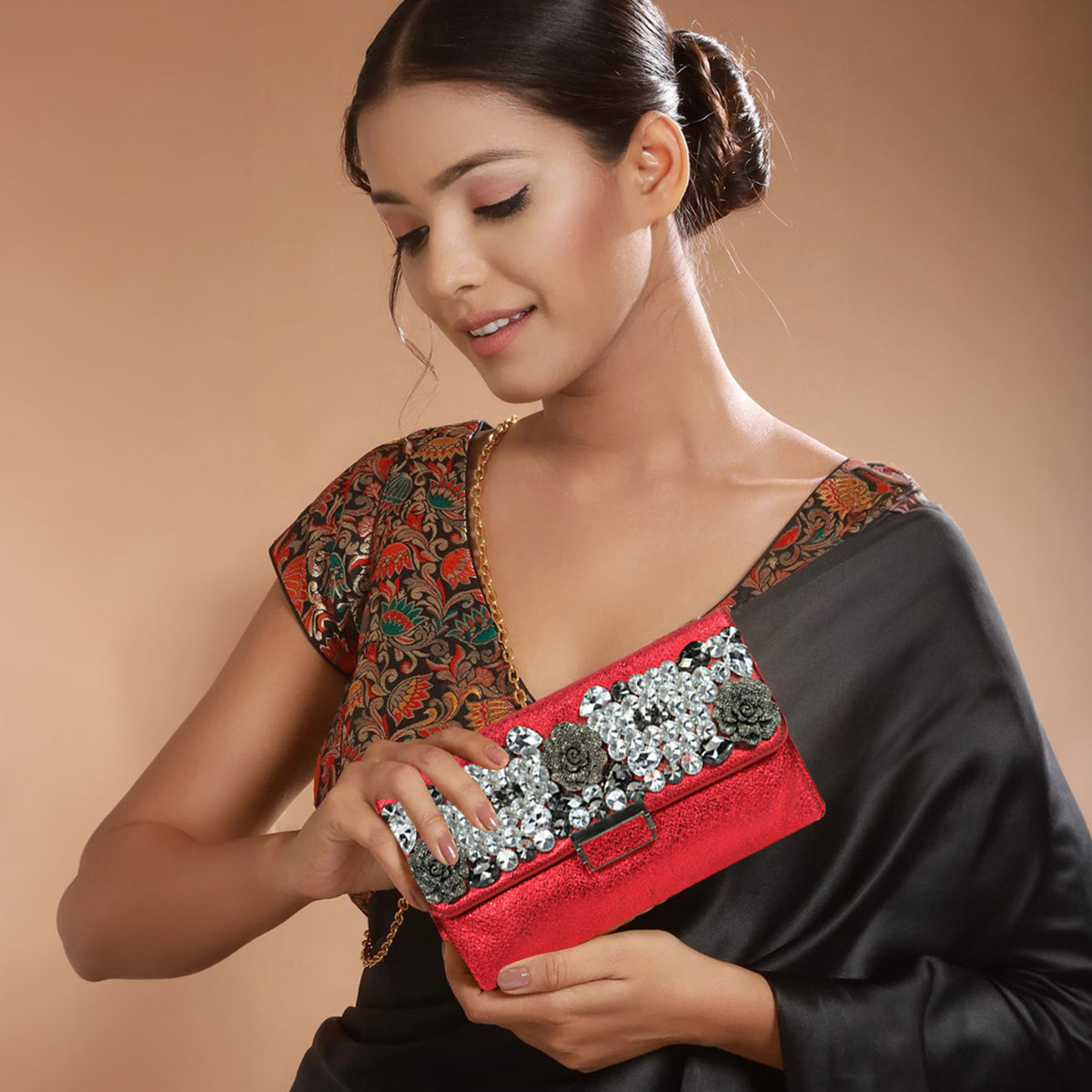 Luxury Red Diamond Clutch – Glamorous Party & Wedding Handbag for Women